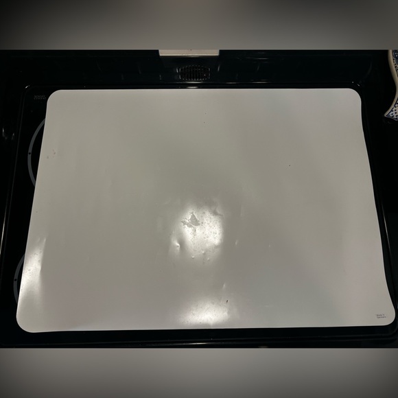 Tupperware Pastry Mat Baking Mat, Non-Slip Dough Rolling Mat with Measurements - Picture 7 of 8